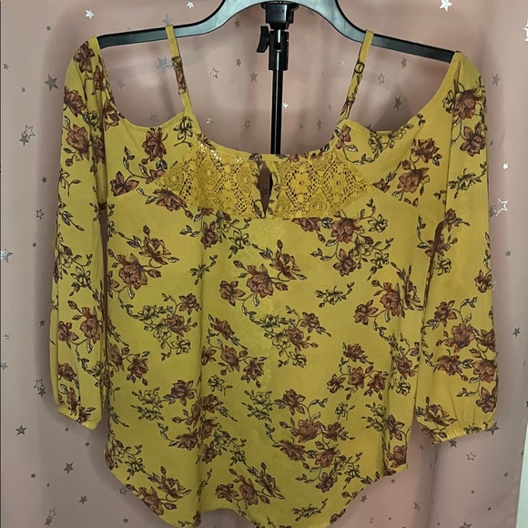 Mustard Floral Blouse with Lace Accent - Picture 5 of 5